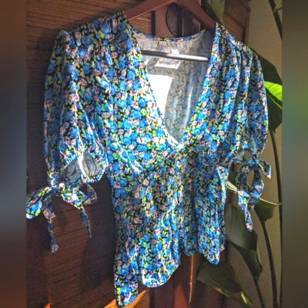 NWOT TopShop Blue Green and Black Floral Peplum Top Size 4